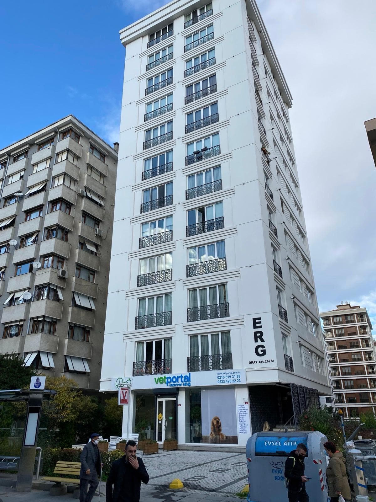 Kadıköy Merdivenköy Okay Apartmanı bina cephesi detayı